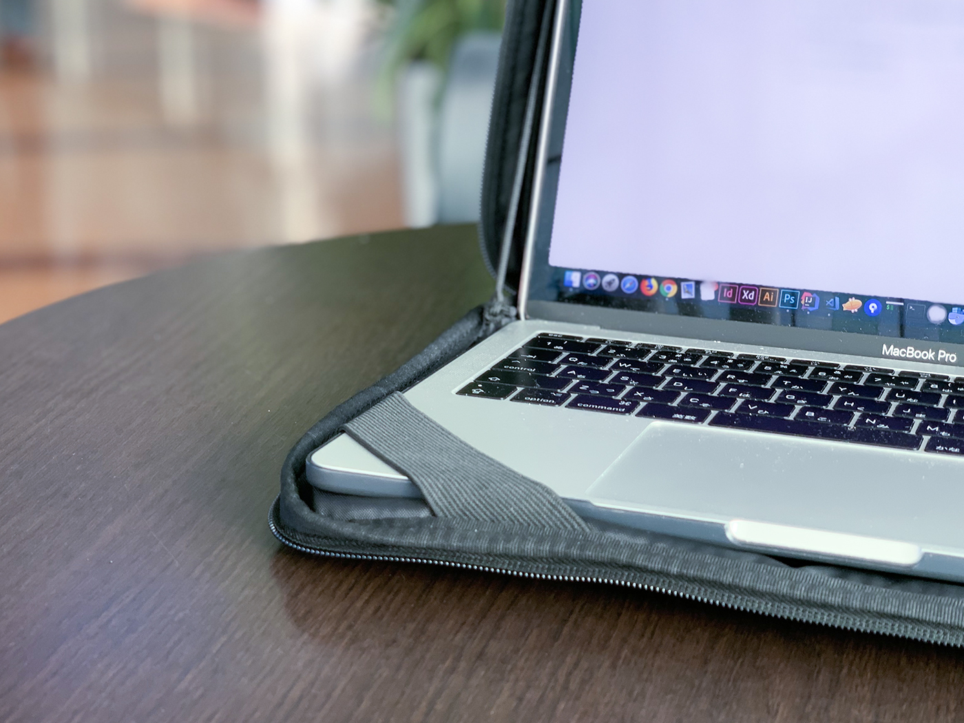 13インチのMacに最適なパソコンケース。無印良品の『入れたまま使えるパソコンケース』が最高すぎる FABREC